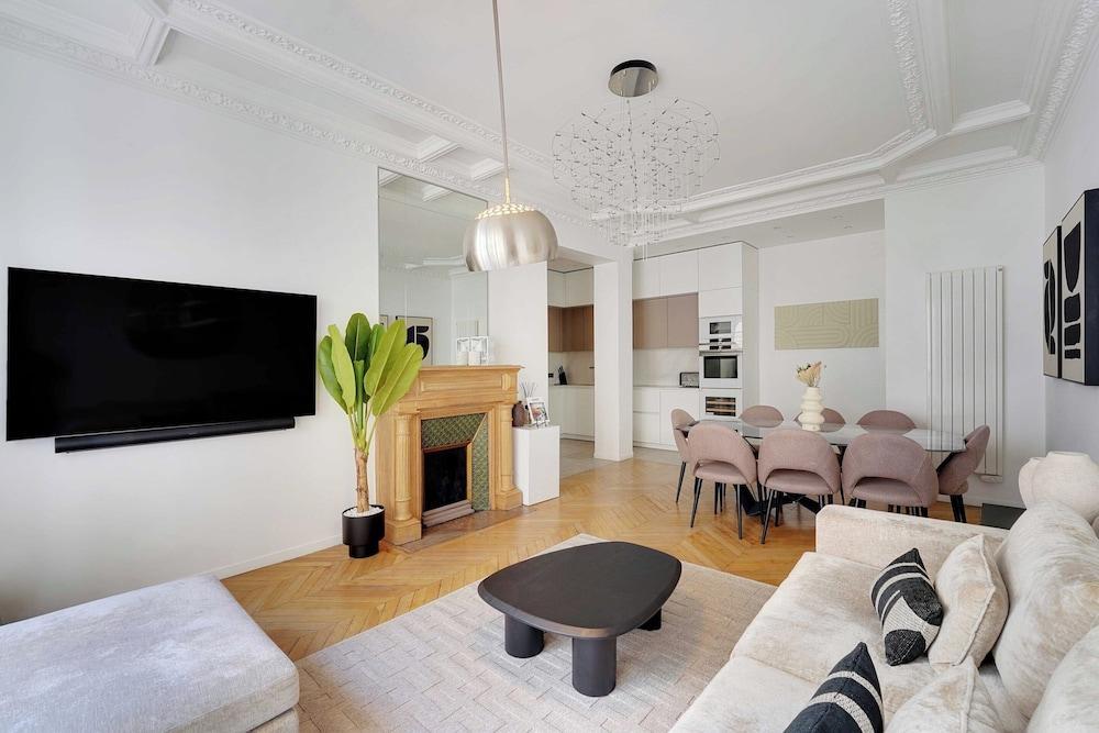 Beautiful Apartment - 2bd/4p - Arc de Triomphe - Tap to explore photos