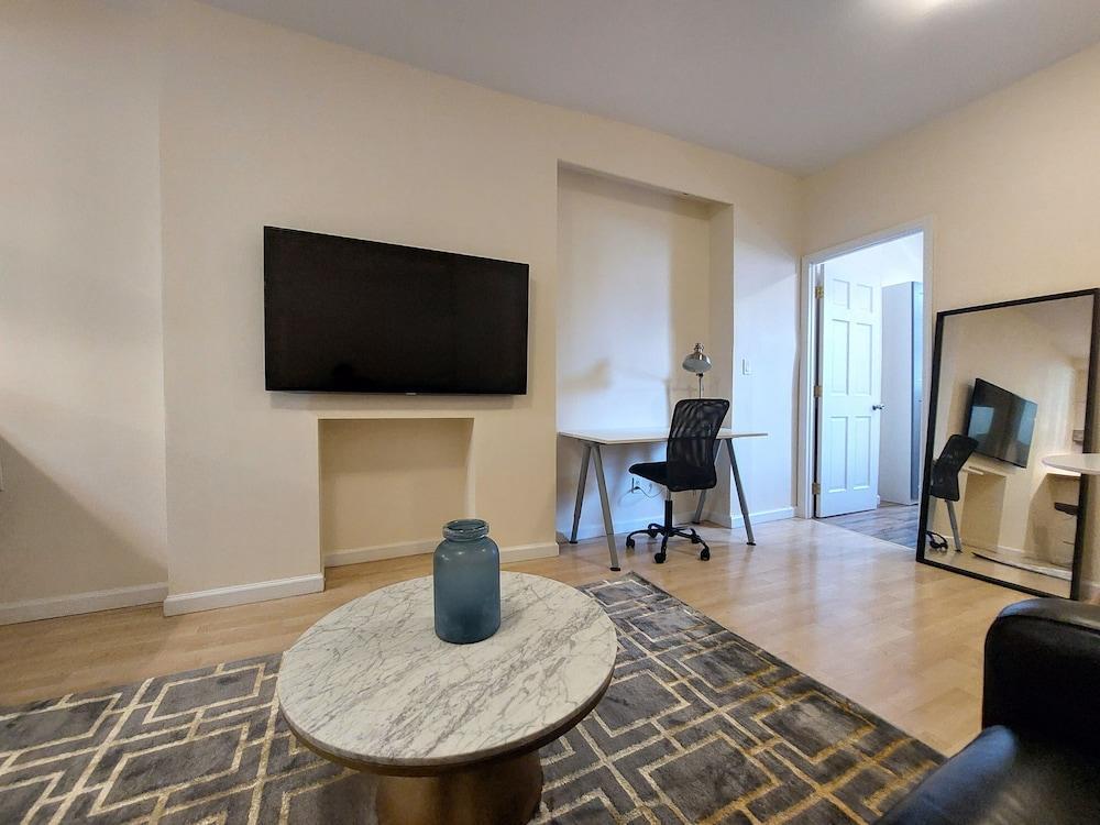 Comfortable Apartment with Kitchen and Work Station