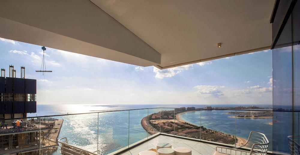 LUX ULTRA Luxury Palm Dubai Eye Suite
