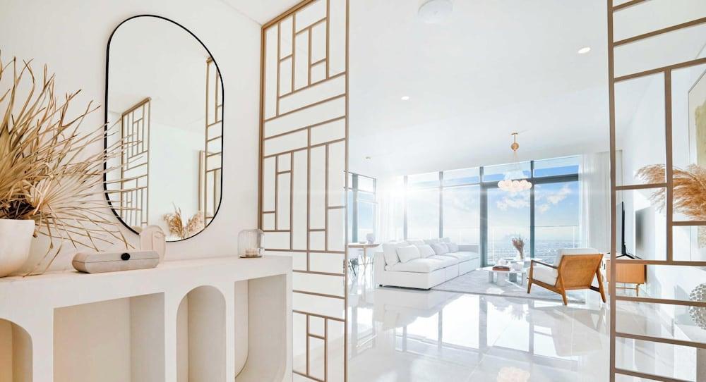 LUX ULTRA Luxury Palm Dubai Eye Suite - Tap to explore photos