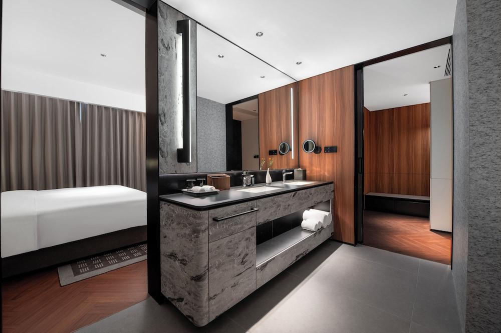 Intercity Shanghai Xujiahui Room Type - Luxury Suite, City View