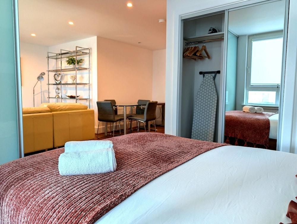Central London Riverside Apartment Room Type - Comfort Apartment, Balcony, River View