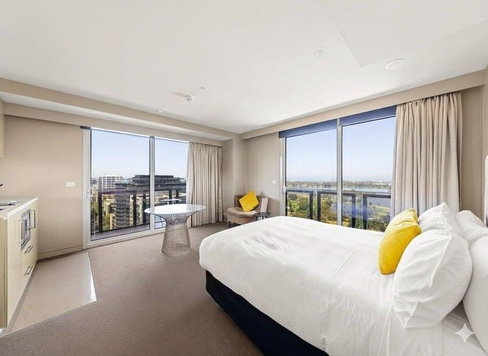 Minton Apartments Room Type - Luxury Apartment, Balcony, Lake View
