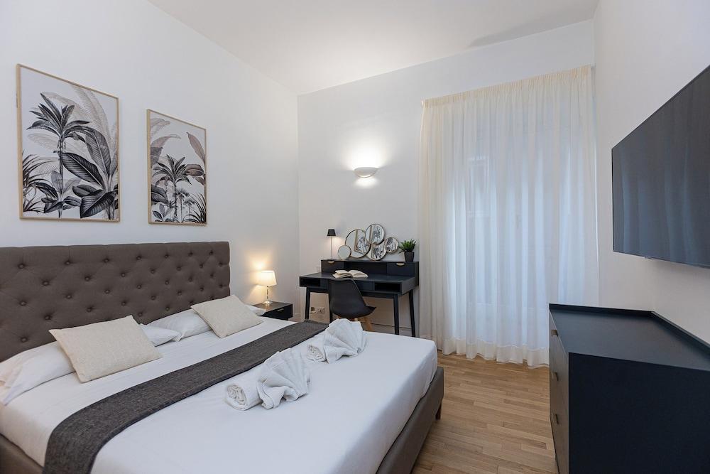 Rental in Rome Augusto Imperatore Apartment - Tap to explore photos