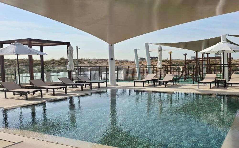 Maison Privee - Relaxed Yas living with Resort-Style Facilities - Tap to explore photos