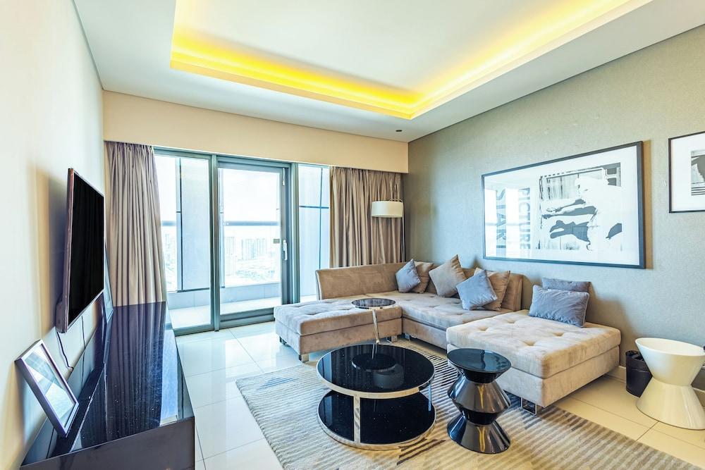 Superhost 1BR DAMAC Towers Paramount - Tap to explore photos