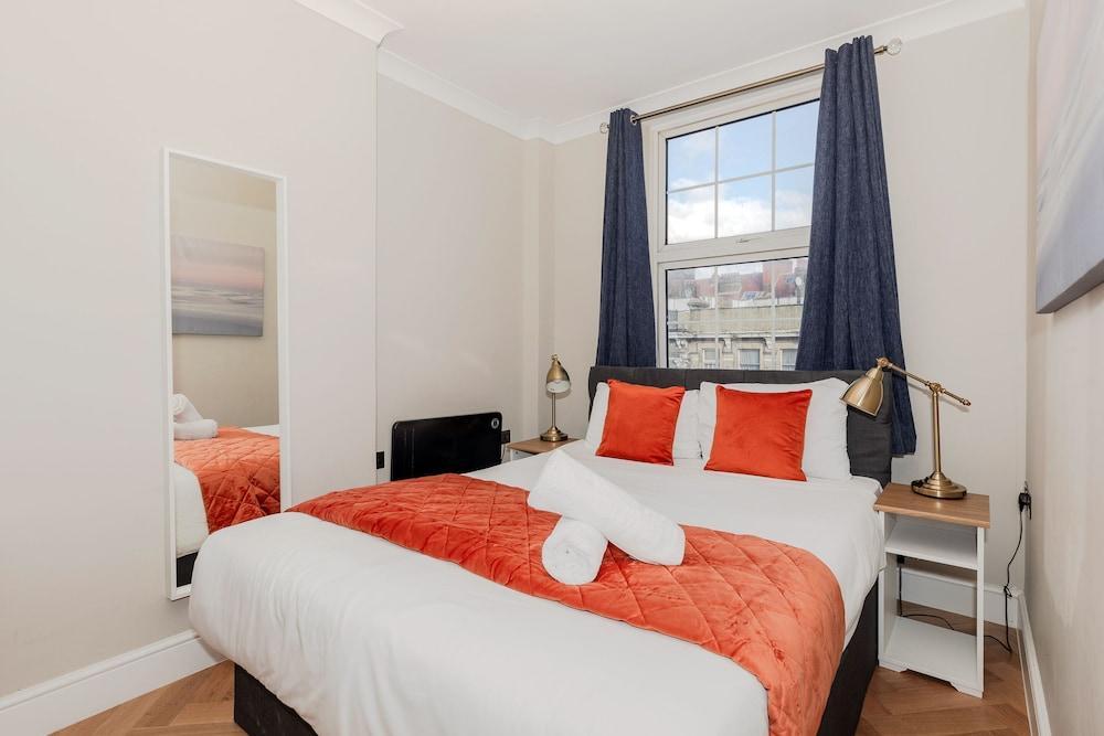 Bright Apartments near Hyd Park Room Type - Deluxe Apartment, Private Bathroom, City View