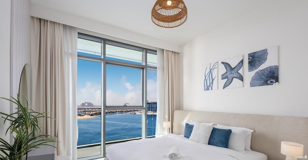 LUX Atlantis View Luxury Beach Suite 2 - Tap to explore photos