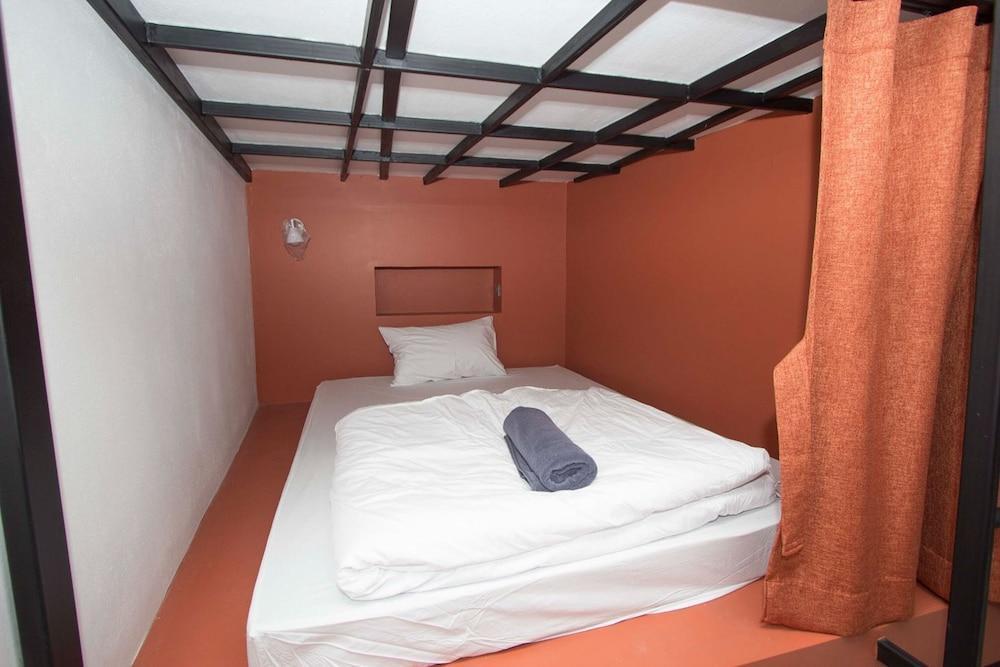All day hostel @ BTS Bang Chak Room Type - Bed in 10 Beds Male Dorm
