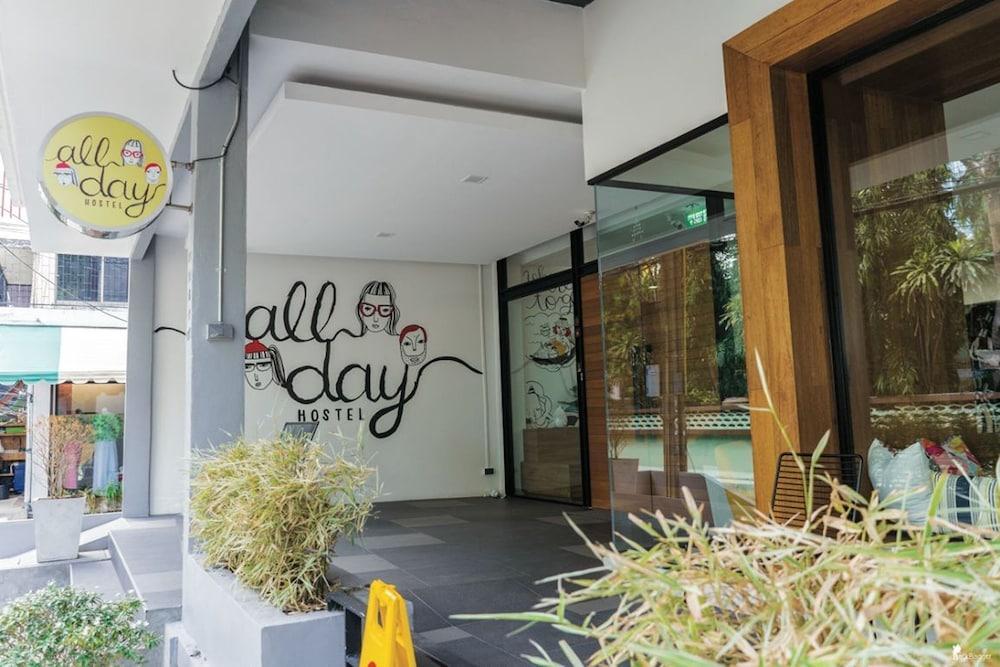 All day hostel @ BTS Bang Chak - Tap to explore photos