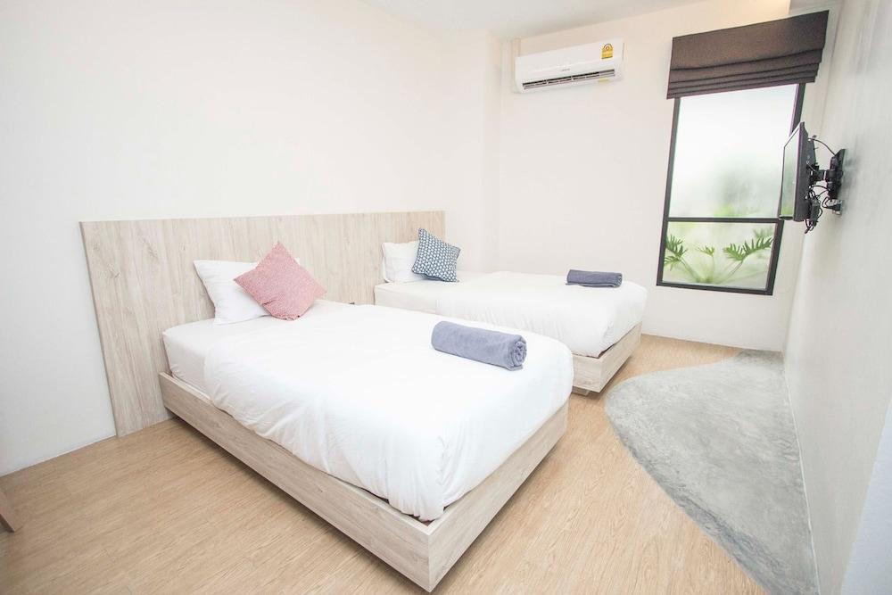 All day hostel @ BTS Bang Chak