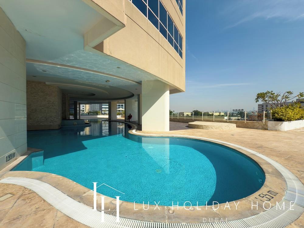 LUX The 02 Residences JLT Suite - Tap to explore photos