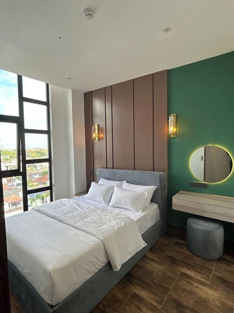Luxury Apartment in Colombo - Tap to explore photos