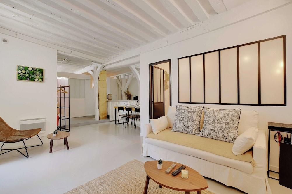 Elegant Apartment -2br-4p- Le Marais - Tap to explore photos
