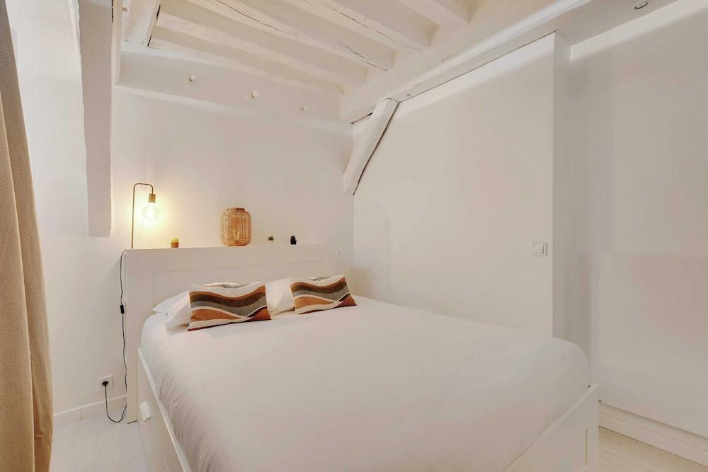Elegant Apartment -2br-4p- Le Marais - Tap to explore photos