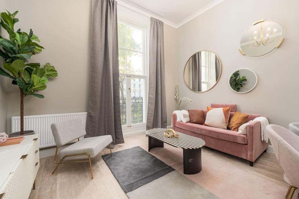 Stunning Notting Hill Apartment PS4 Room Type - House