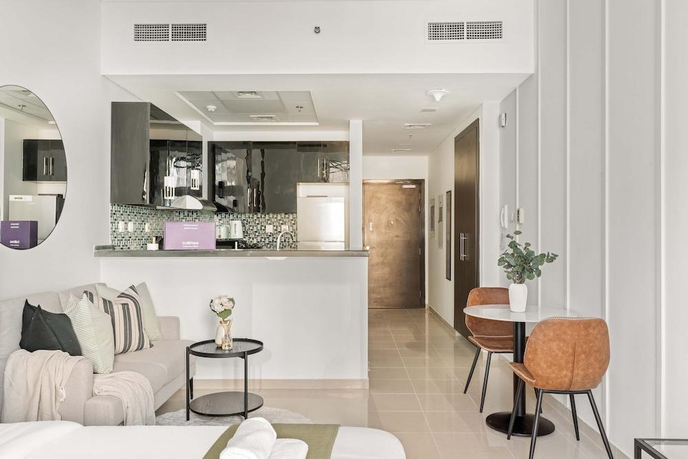 Silkhaus Studio Stay in Dubai Marina - Botanica - Tap to explore photos