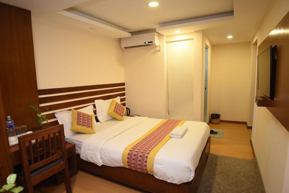 Hotel Central Prime Room Type - Deluxe Double Room