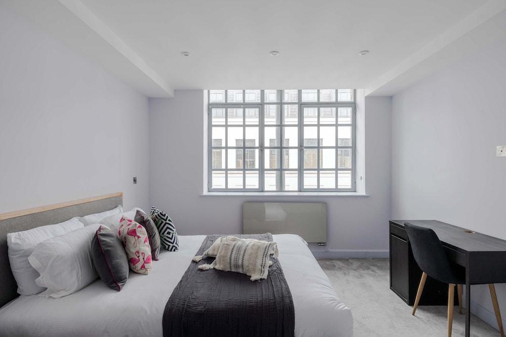 The Eyre Suite Two - Farringdon - by Frankie