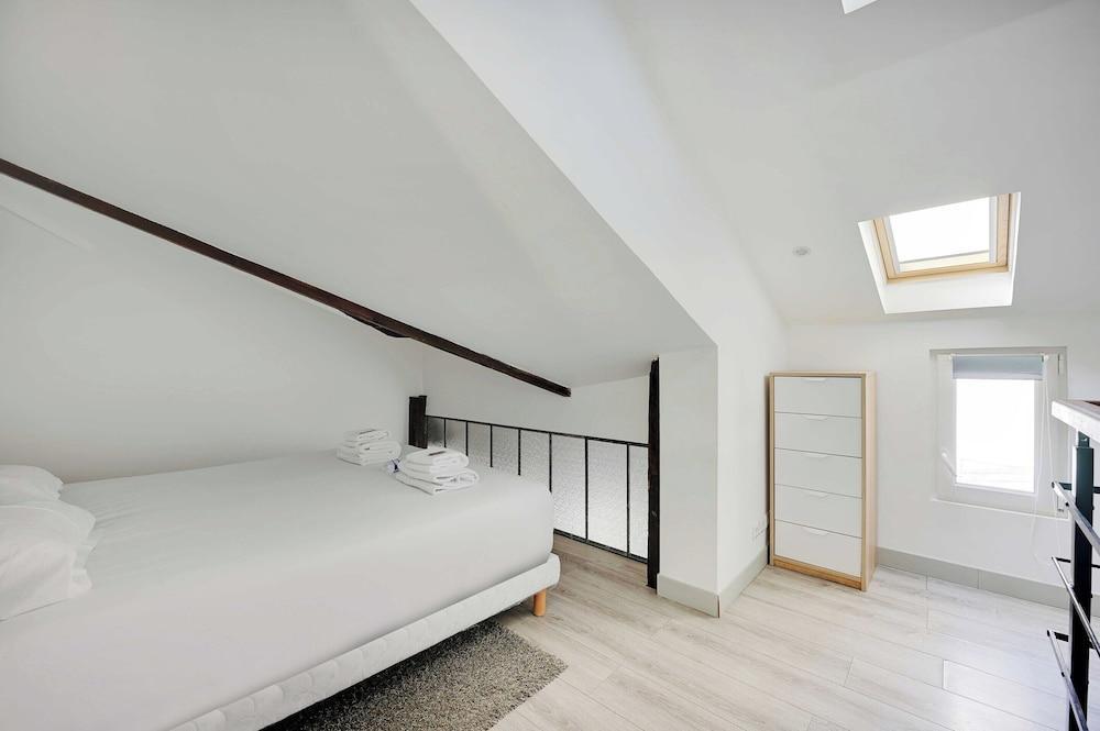 Authentic Apartment - 1br/6p - Arts et Metiers - Tap to explore photos