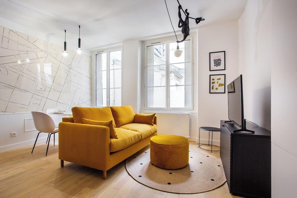 Chic Apartment - 1br/4p - Porte Saint-denis - Tap to explore photos