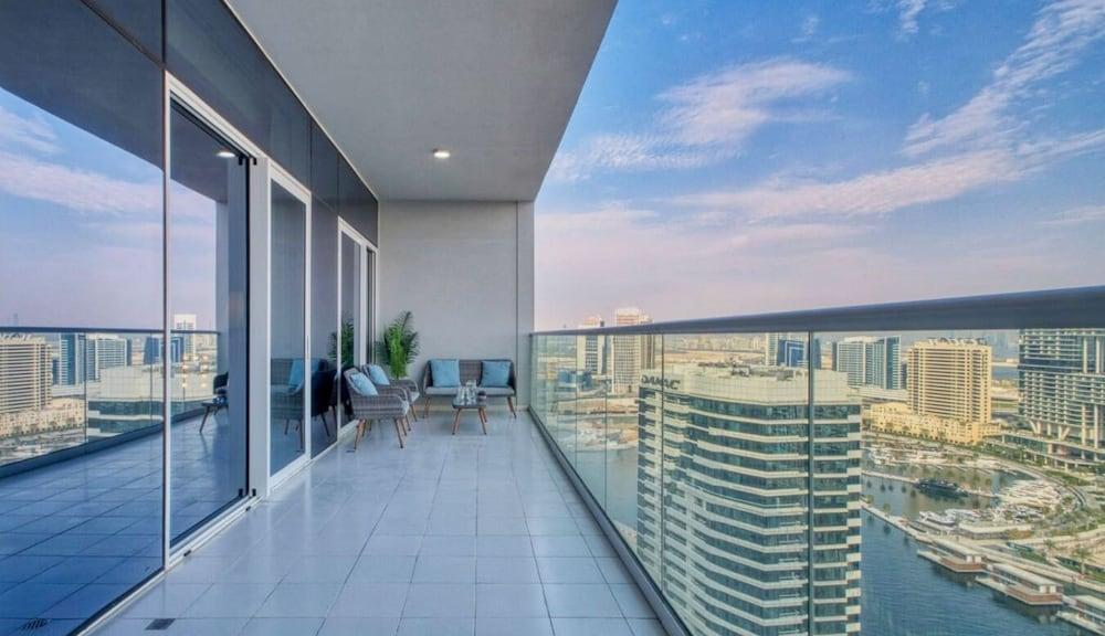 Waterfront 2BR w Canal View Near Burj Khalifa