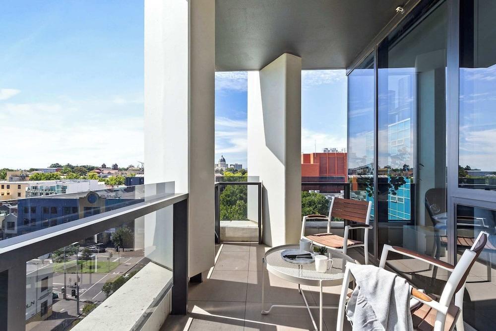 Modern 2BR Apt w Parking Near Melbourne Central Room Type - Apartment (2 Bedrooms)