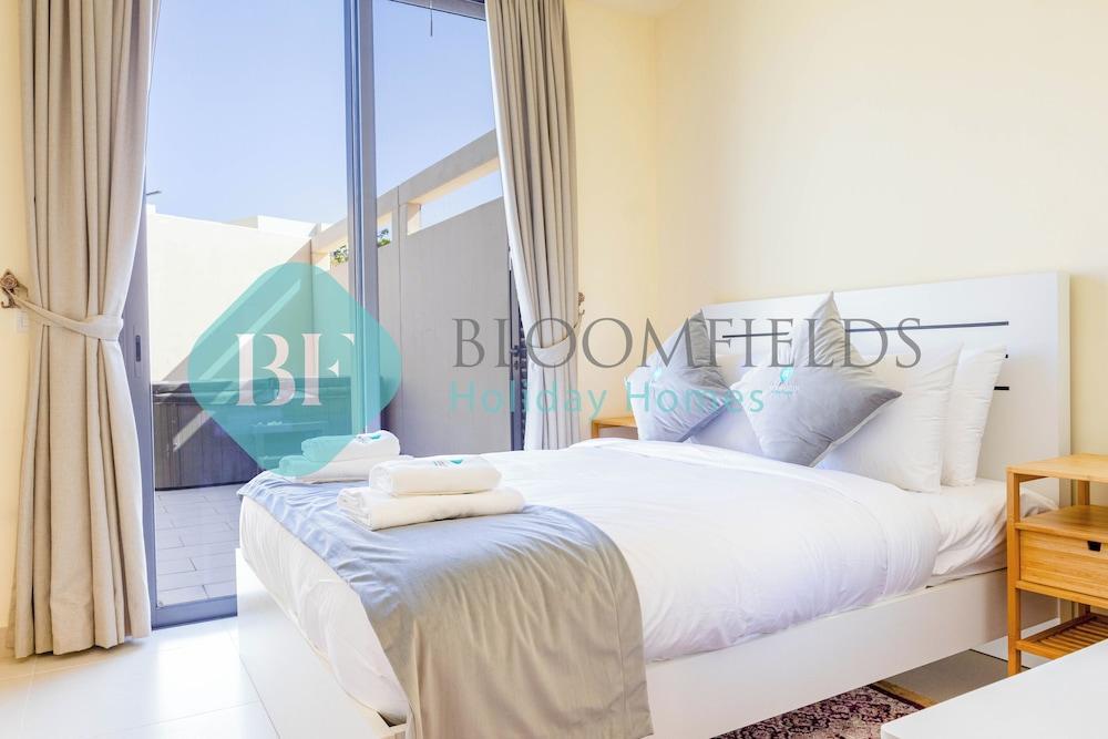 Bloomfields Royal 4BR Villa Dubai Hill - Tap to explore photos
