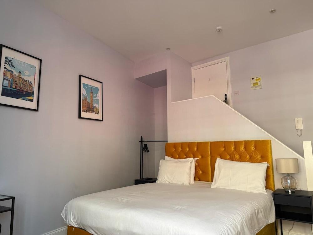 Leicester Square 3rd Floor Studio Room Type - City Studio
