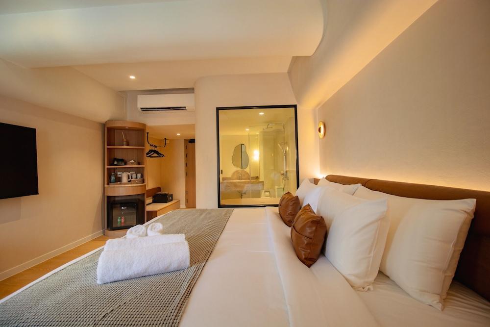 Marwin Terra Hotel Room Type - Deluxe Room, Bathtub