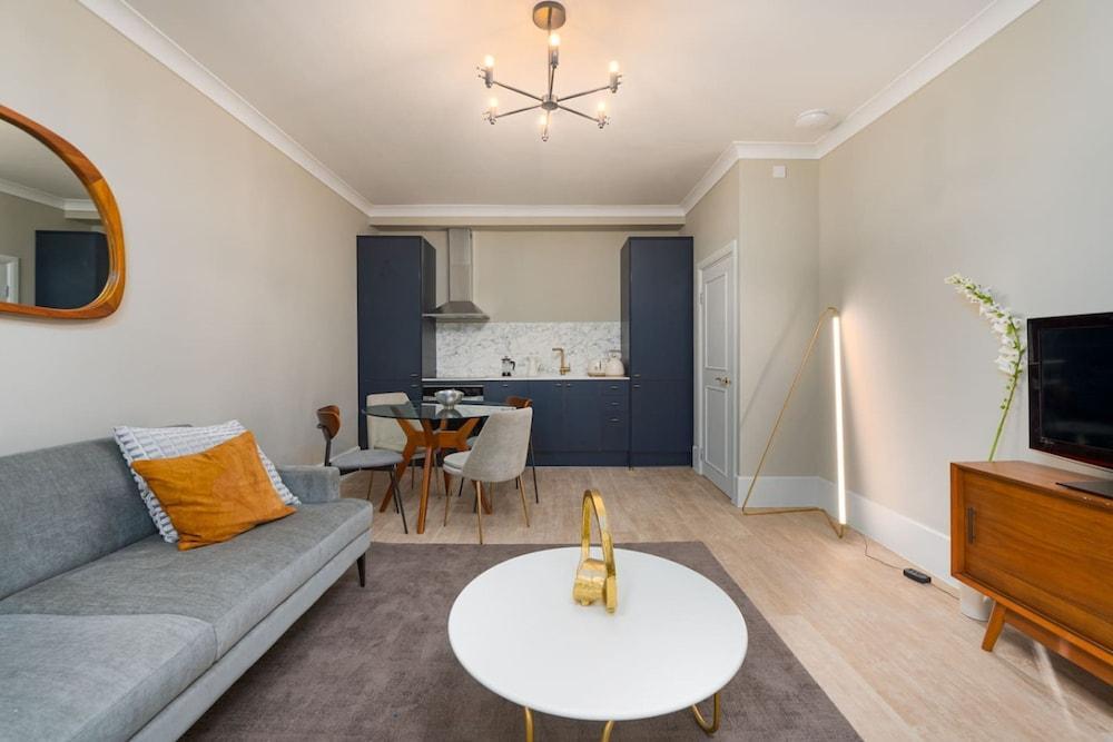 Gorgeous Apartment by the Park PS6 Room Type - House