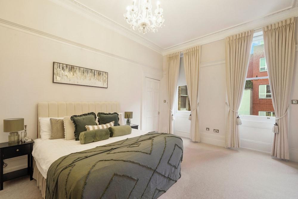 Hertford Flat 8 - Tap to explore photos