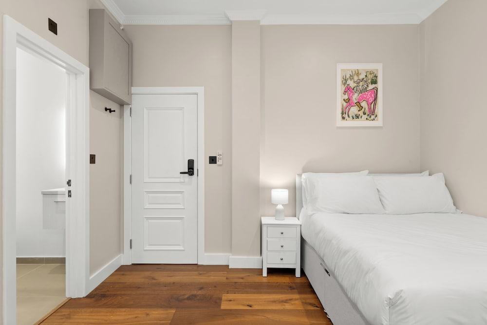 Grove Heights Shoreditch Room Type - Superior City Studio with Sofa bed
