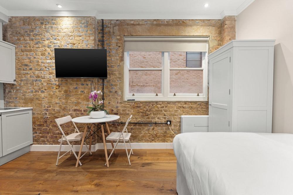 Grove Heights Shoreditch Room Type - Superior Urban Studio