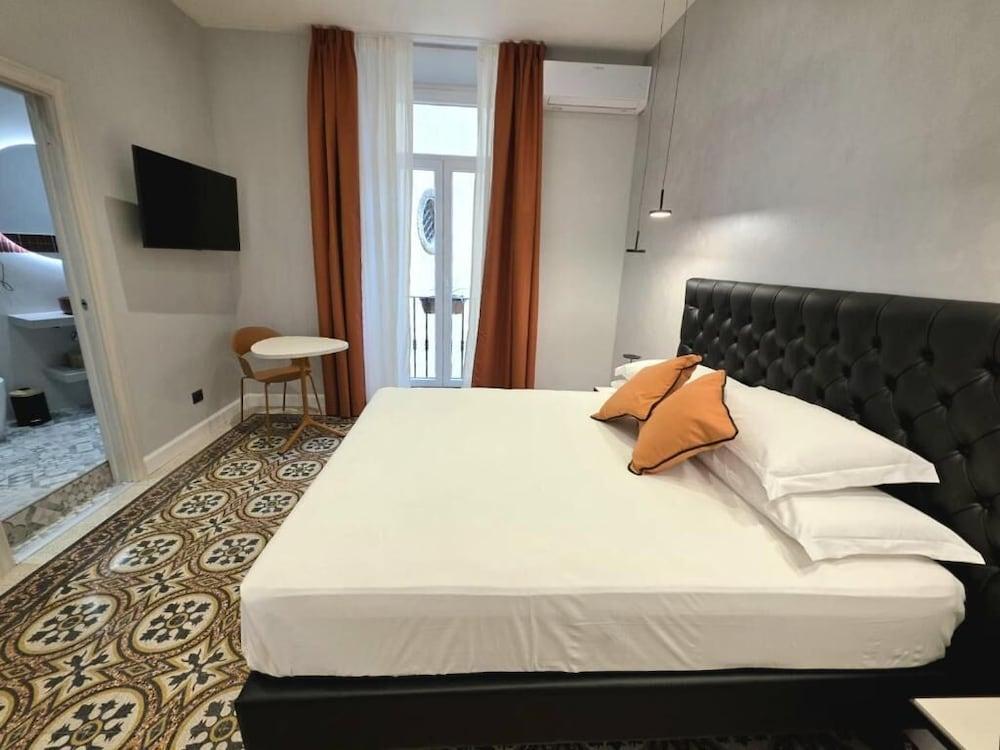 VICTORIA SUITES