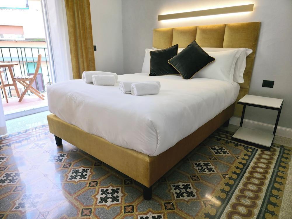 VICTORIA SUITES Room Type - Comfort Double Room, Balcony, Courtyard View VICTORIA SUITES Room Type - Comfort Double Room, Balcony, Courtyard View