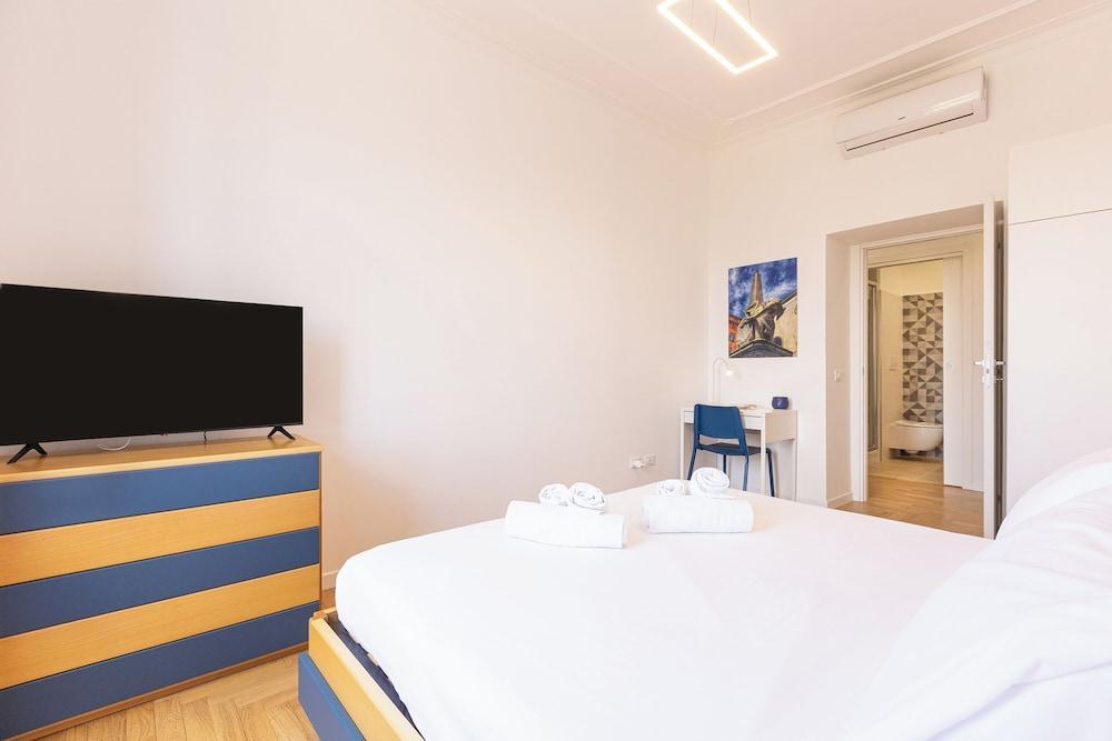 Rental in Rome Colosseo Modern Apartment - Tap to explore photos