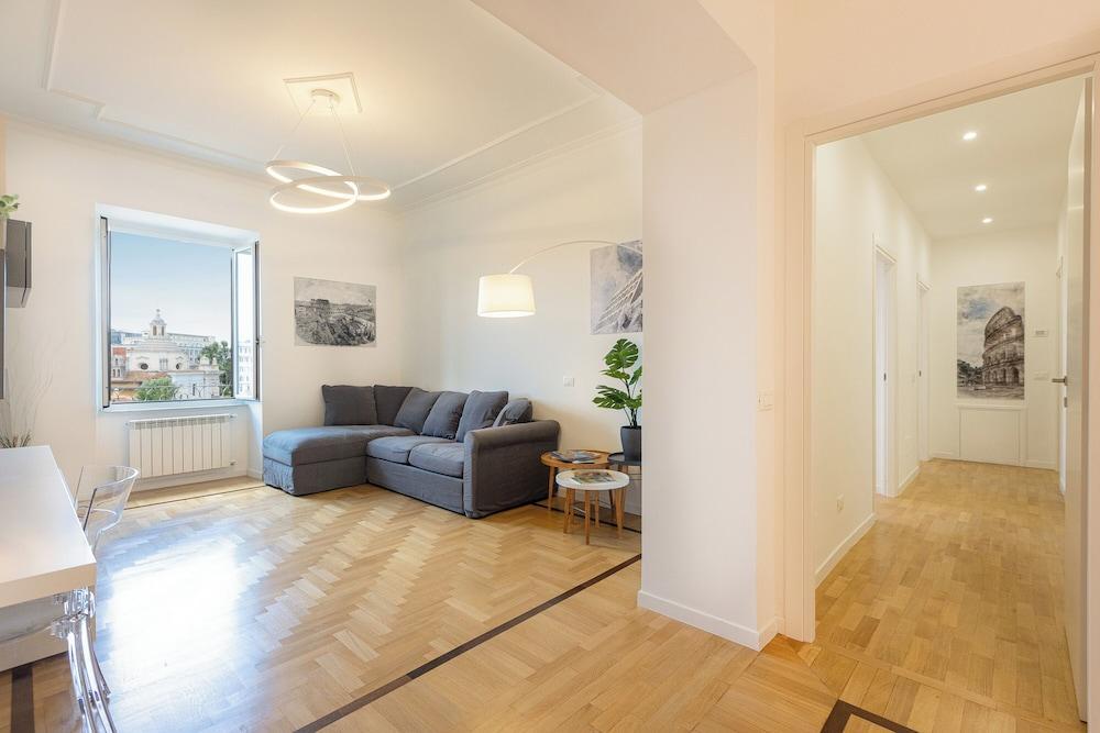 Rental in Rome Colosseo Modern Apartment - Tap to explore photos