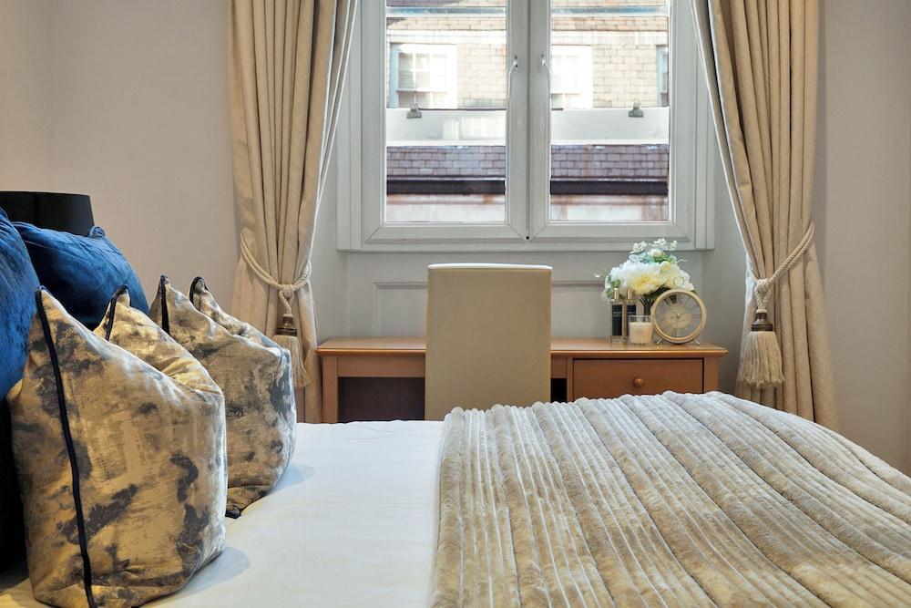 Hertford Flat 13 - Tap to explore photos
