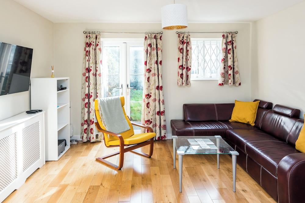 Fantastic Stay In Canary Wharf 2 Bedroom - Tap to explore photos