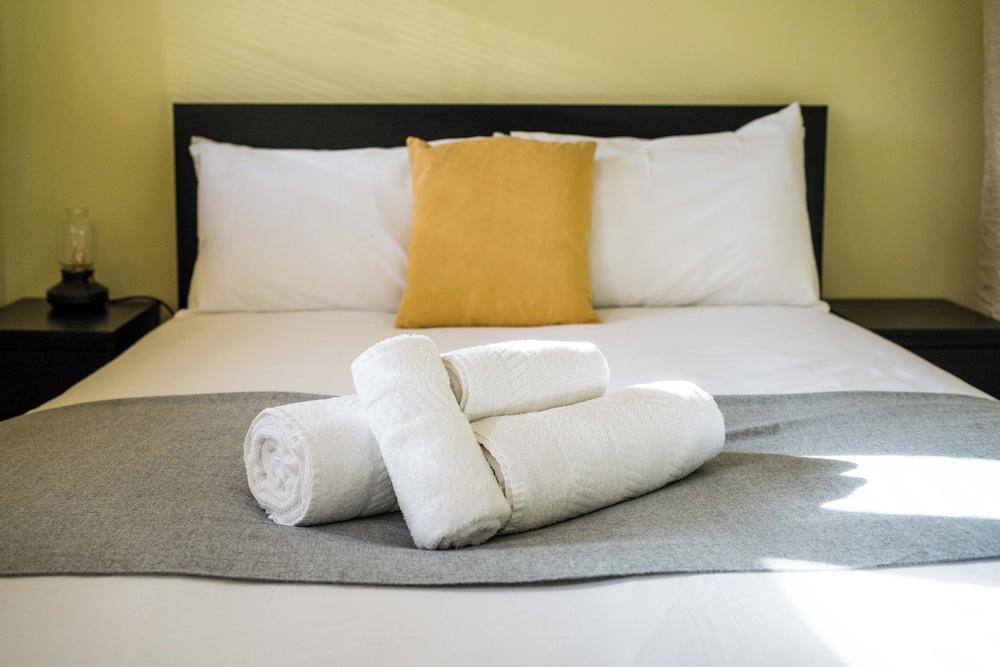 Fantastic Stay In Canary Wharf 2 Bedroom - Tap to explore photos