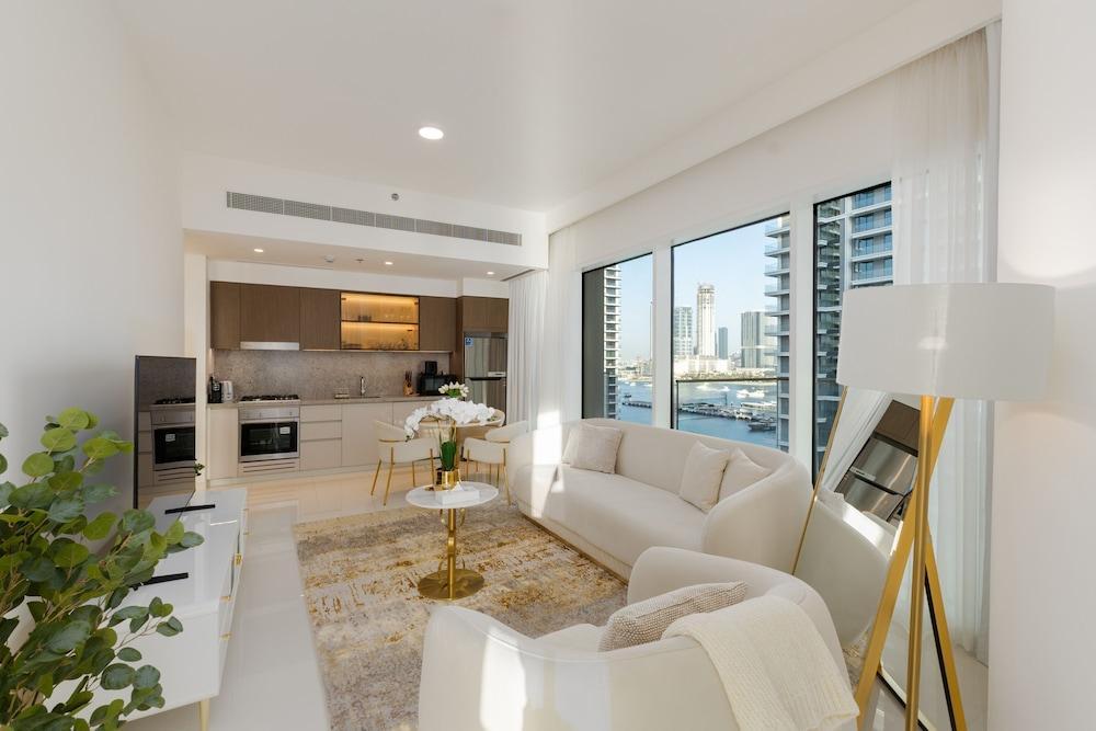 Elite 1BR Emaar Beachfront Near Marina JBR
