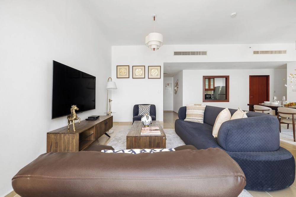 Fully Upgraded 2BR Direct Beach Access - Tap to explore photos