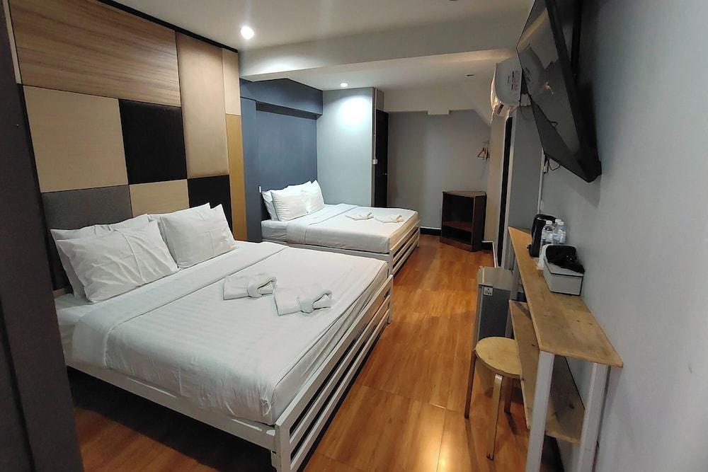 Pratunam Family House Room Type - Standard Double Room, Multiple Beds