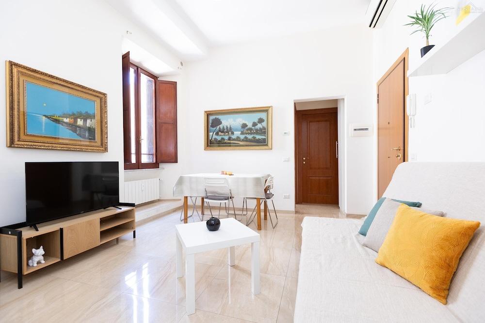 Rental in Rome Vatican Museum 2 Apartment Room Type - Apartment