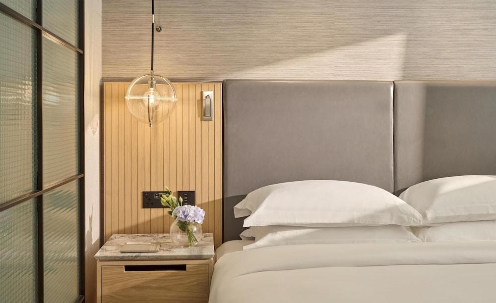 Hyatt Regency London Olympia Room Type - Room, 1 King Bed