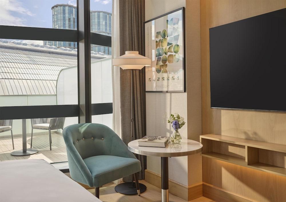 Hyatt Regency London Olympia Room Type - Room, 1 King Bed (High Floor)