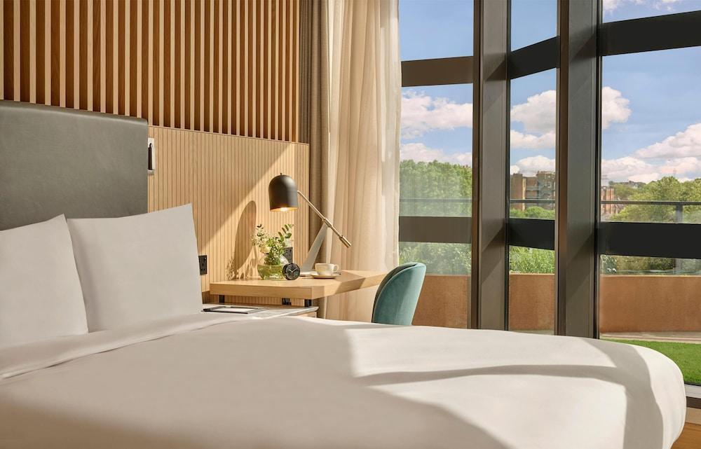 Hyatt Regency London Olympia - Tap to explore photos
