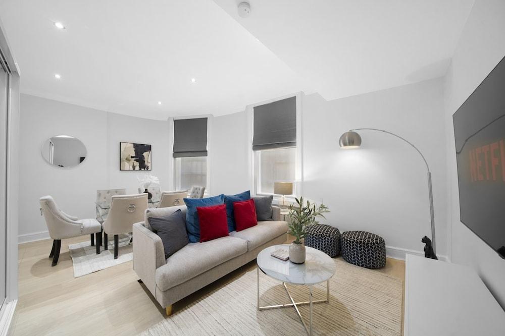 Hyde Park 2 Bed Apt Room Type - House