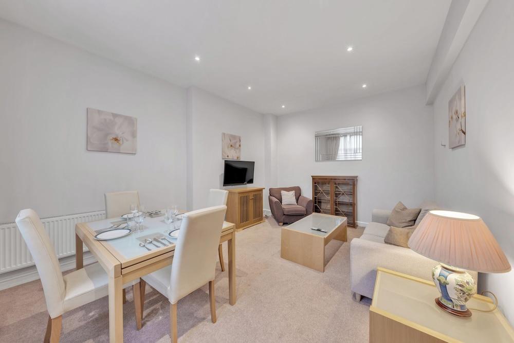 Hertford Flat 11 - Tap to explore photos